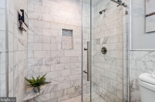 2037 Carpenter St, Philadelphia PA 19146-2418 exterior