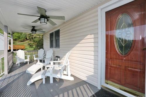 22 Gleason Dr, Thiells, NY 10984-1616