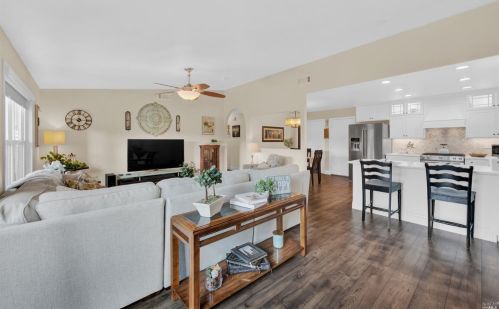 1000 Woodridge Dr, Vacaville CA  95687-6440 exterior