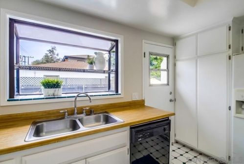 2070 Cable St, San Diego CA 92107-3313 exterior