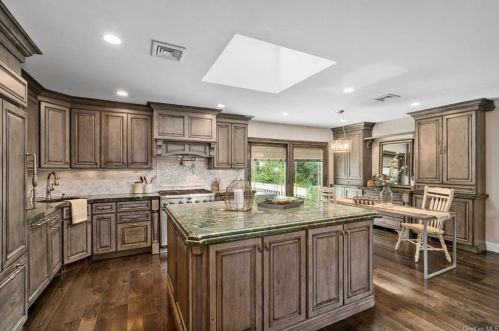 239 Davis Ave, White Plains NY  10605-3213 exterior