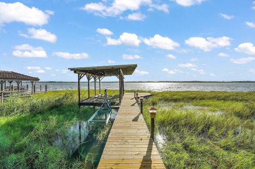 1110 Lakeshore Blvd, Howey In The Hills, FL 34737-3005