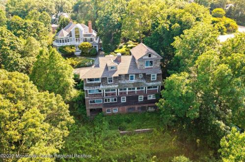 33 Sea View Ter, Monmouth Hills, NJ 07732-2124
