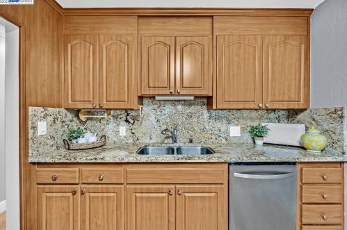 17068 Via Chiquita, San Lorenzo, CA 94580-2719