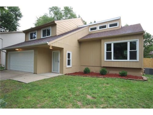 1601 91st St, Des Moines, IA 50325-6221