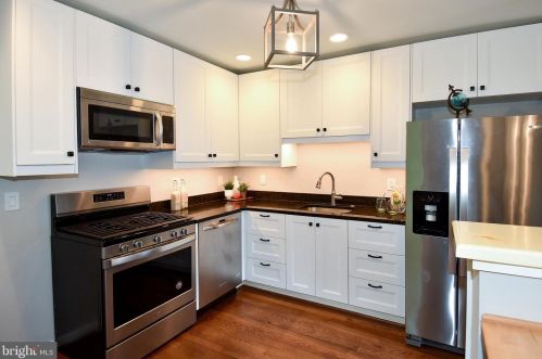 8913 Lagrange St, Lorton VA  22079-1626 exterior