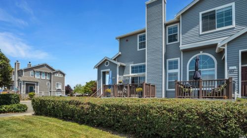 402 E St, Benicia, CA 94510-3288
