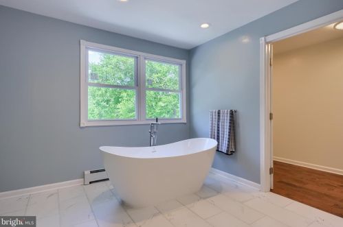 3450 Fishing Crk Vly Rd, Harrisburg PA 17112-9627 exterior