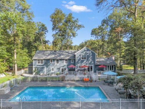 4 Spring House Rd, Warren, NJ 07059-5524