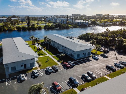 2552 Federal Hwy, Boynton Beach FL  33435-7724 exterior