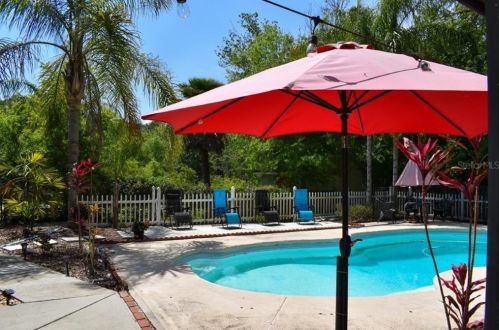820 Crenshaw Lake Rd, Lutz FL  33548-8129 exterior