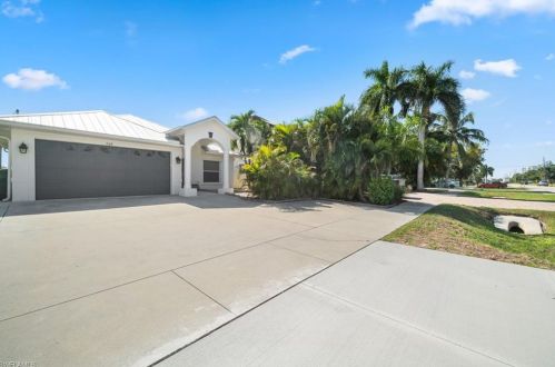 618 111th Ave, Naples FL  34108-1826 exterior