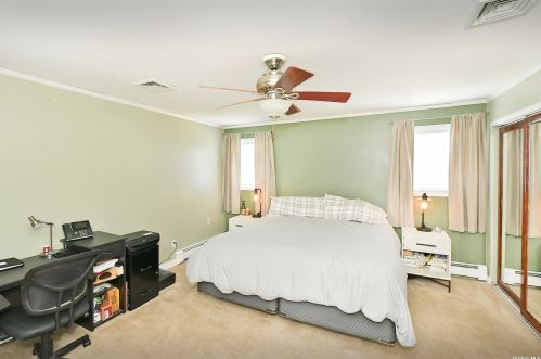 48 Lake St, North Lindenhurst NY  11757-5815 exterior