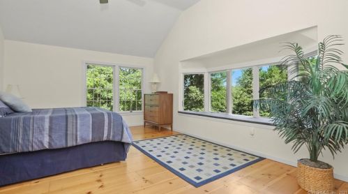 38 Candle Hill Rd, Danbury CT  06812-2414 exterior