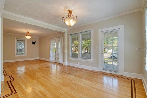 920 16 Ave, Saint Petersburg FL  33707-4113 exterior