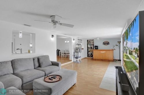 305 4th Ter, Dania Beach FL  33004-4714 exterior