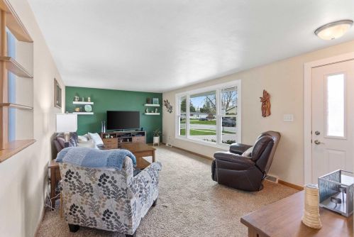1716 Debra Ln, Green Bay, WI 54302-2214