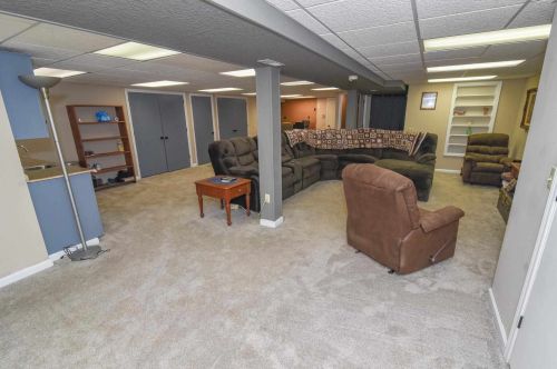 8883 Valley Circle Dr, Florence KY  41042-9523 exterior