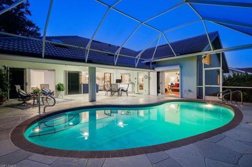 1910 Mission Dr, Naples, FL 34109-7102