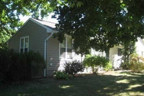 9751 Newtown Rd, Breinigsville, PA 18031-1812