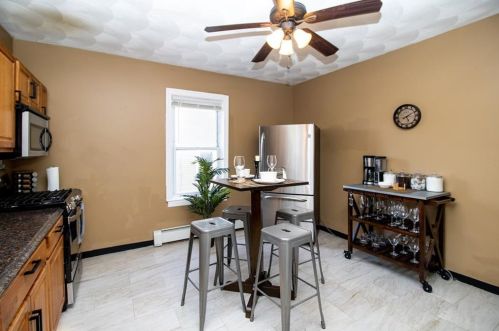 204 River Ave, Providence, RI 02908-4231
