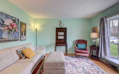 25 Wayne Rd, Milford CT  06460-3843 exterior