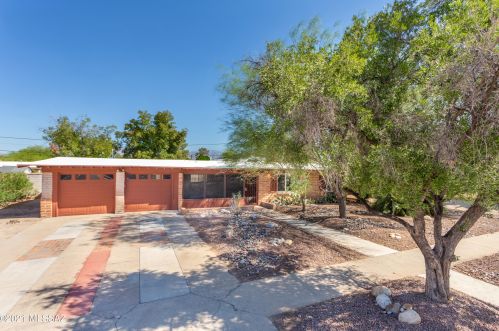 6011 Eli St, Tucson, AZ 85711-4645
