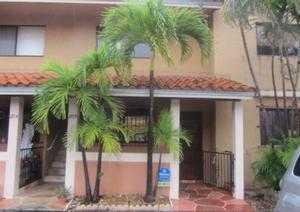 2740 61st St, Hialeah, FL 33016-5944