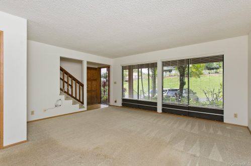 98-1781 Kaahumanu St, Aiea, HI 96701