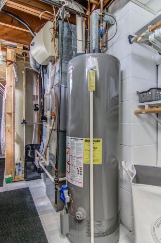 8250 Jackson Ave, Hammond IN  46321-1633 exterior