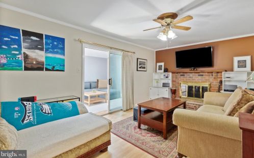 1186 Horseshoe Dr, Blue Bell PA  19422-1948 exterior