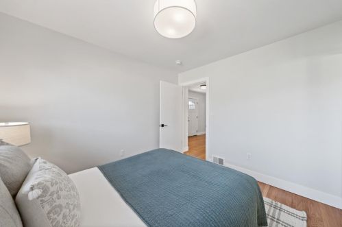 2020 Helena Way, Redwood City CA  94061-3311 exterior