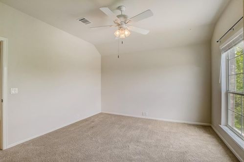 125 Sweet Gum, Uhland TX  78640-5961 exterior