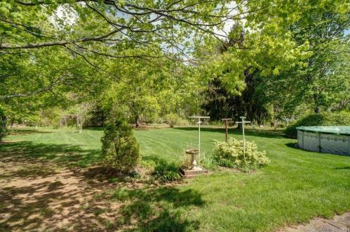 27 Welch Rd, North Haven CT  06473-2844 exterior