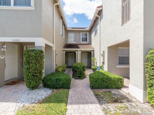5358 125th Ave, Hollywood, FL 33027-5475