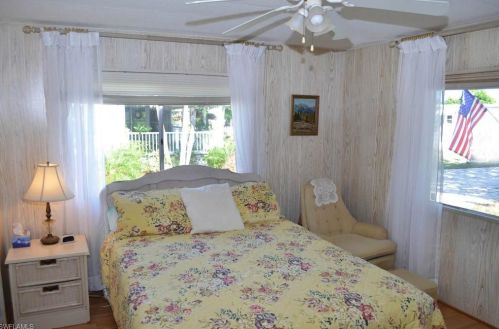 4723 Sandpiper Dr, Saint James City FL  33956-2810 exterior