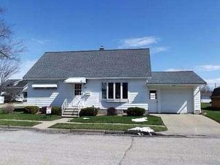 202 15th Ave, Newburg Corners, WI 54614-8755