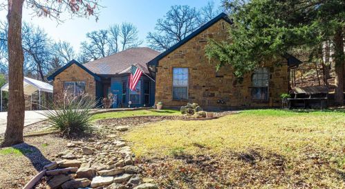 118 Hacienda Dr, Pottsboro, TX 75076-4588