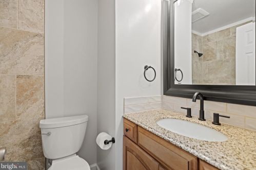 13125 Haddock Rd, Woodbridge VA  22193-5247 exterior