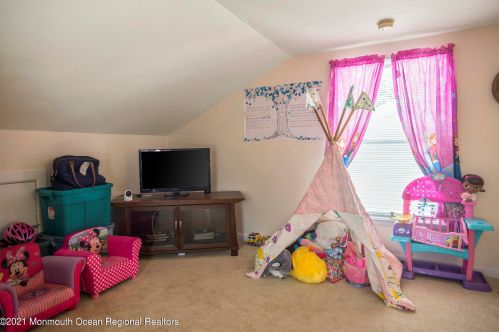 28 Bentley Ave, Trenton NJ  08619-3720 exterior