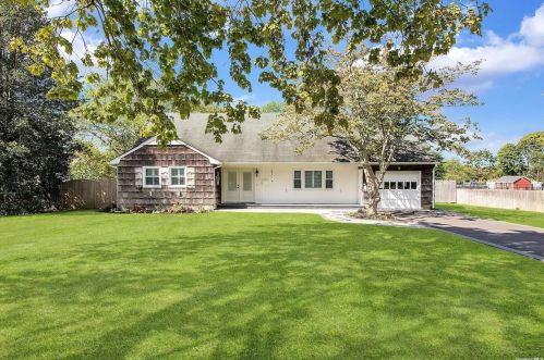 640 Sylvan Ave, Bay Port, NY 11705-1539