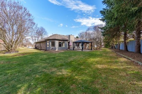 240 Fivepines Ct, Englewood OH  45315-9636 exterior