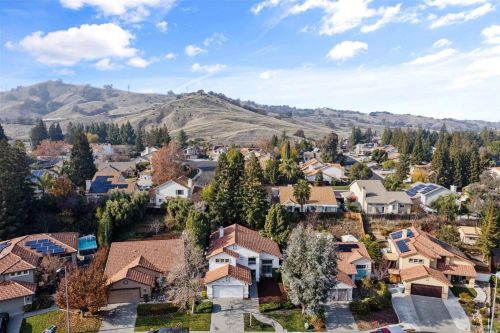 208 Bald Eagle Dr, Vacaville CA  95688-1054 exterior