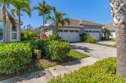 7136 Dominica Dr, Naples, FL 34113