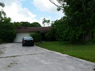 709 Lake Cir, Sarasota, FL 34232-1944