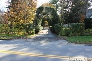 144 Edgewood Ave, Thornwood NY  10594-1109 exterior