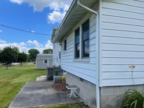 1403 Crestview Dr, Somerset PA  15501-2749 exterior