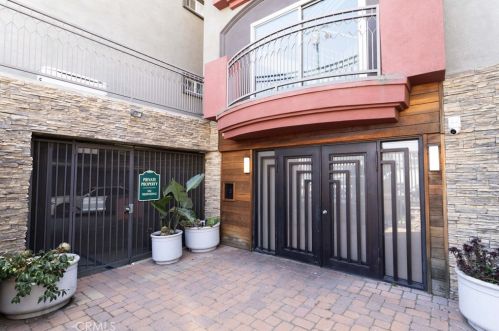 11124 Burbank Blvd, North Hollywood, CA 91601-5791