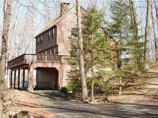 135 Gaylord Mountain Rd, New Haven, CT 06518-1714