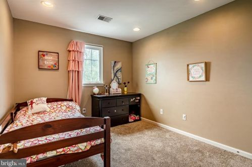 155 Fawn Dr, Gilbertsville PA  19525-8103 exterior